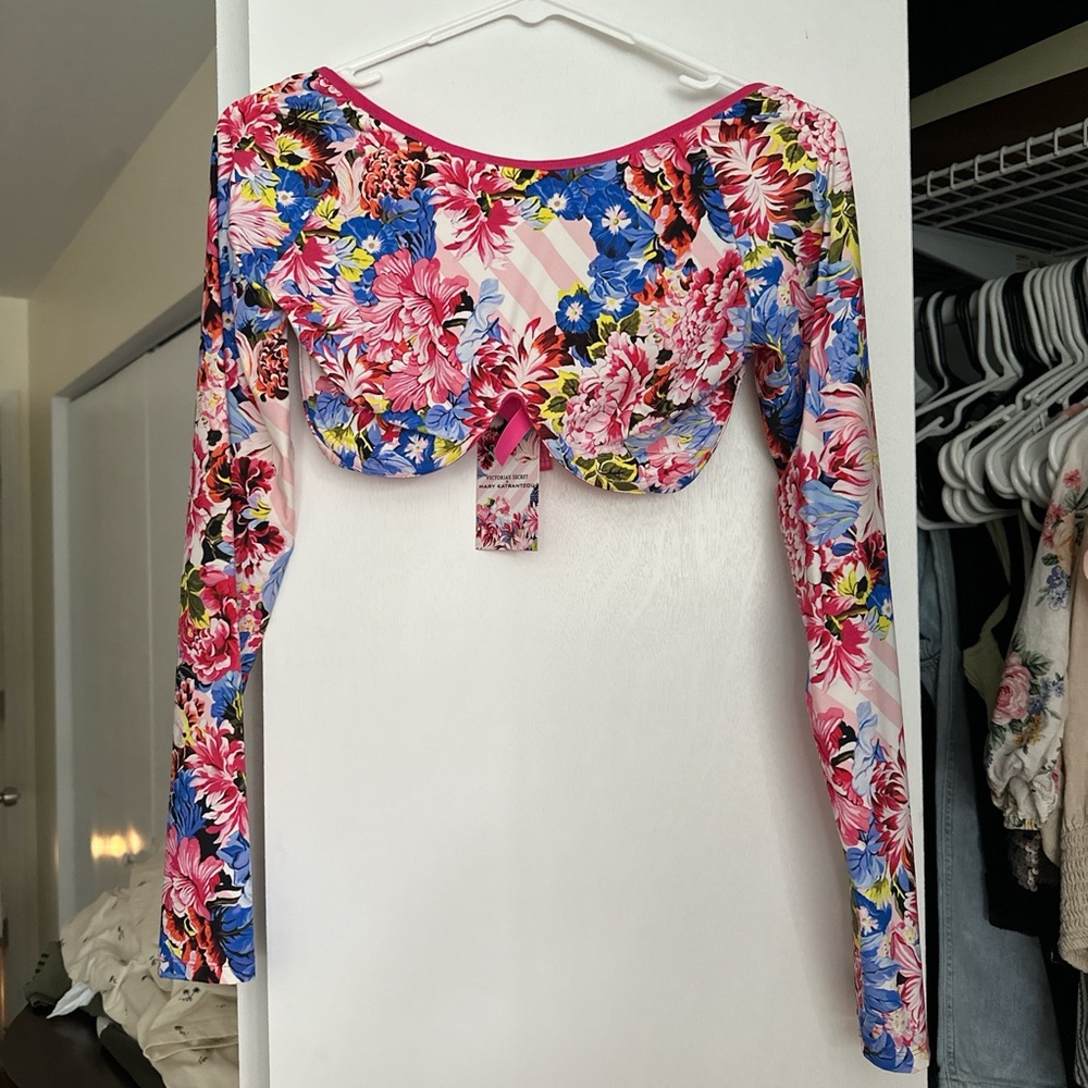 NWT Victoria Secret X Fashion Show Mary
Katrantzou Top M